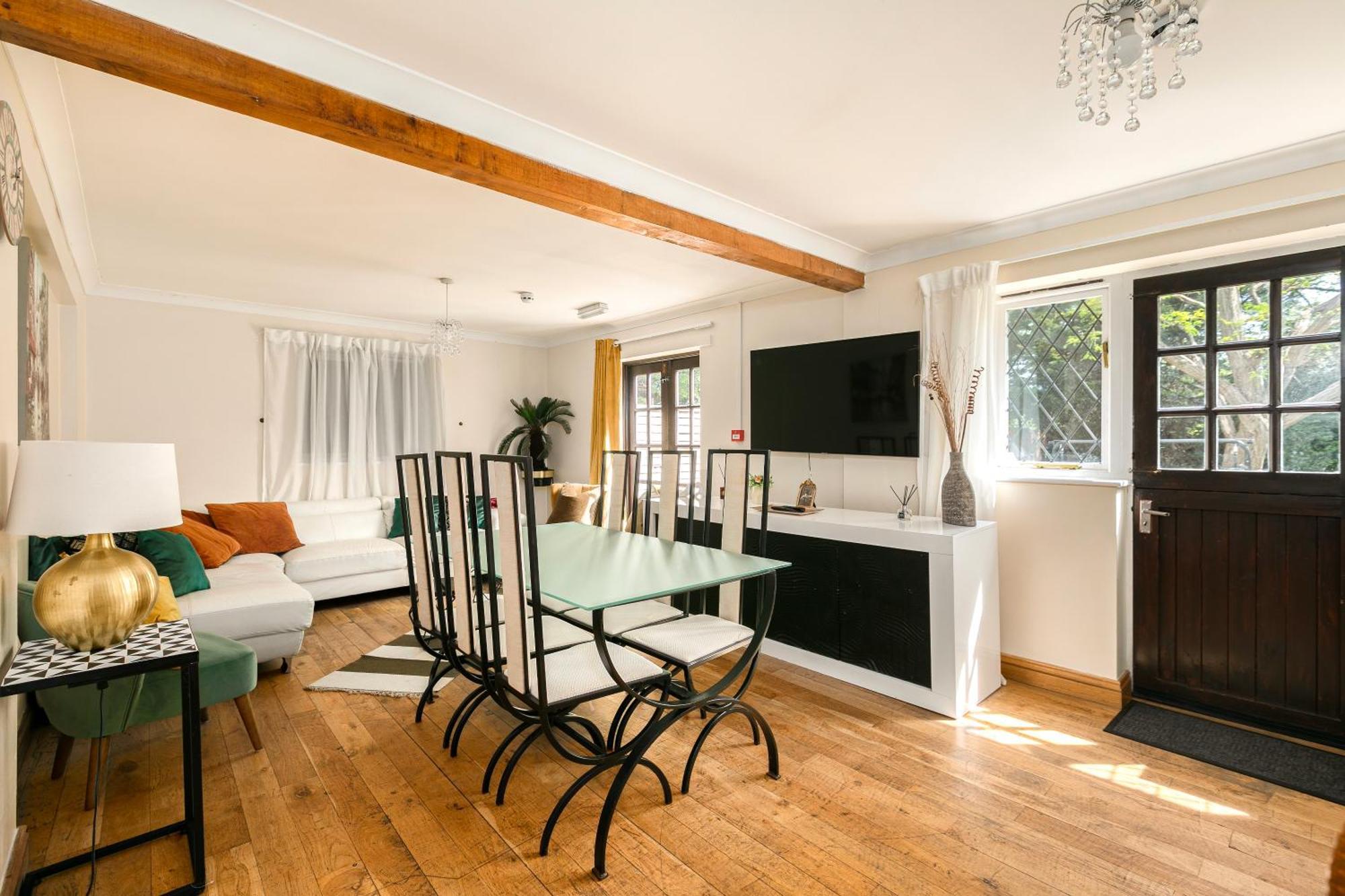 Rural Lodge Stay In Windsor! Hot Tub! Sleeps 20 Bray Exterior photo