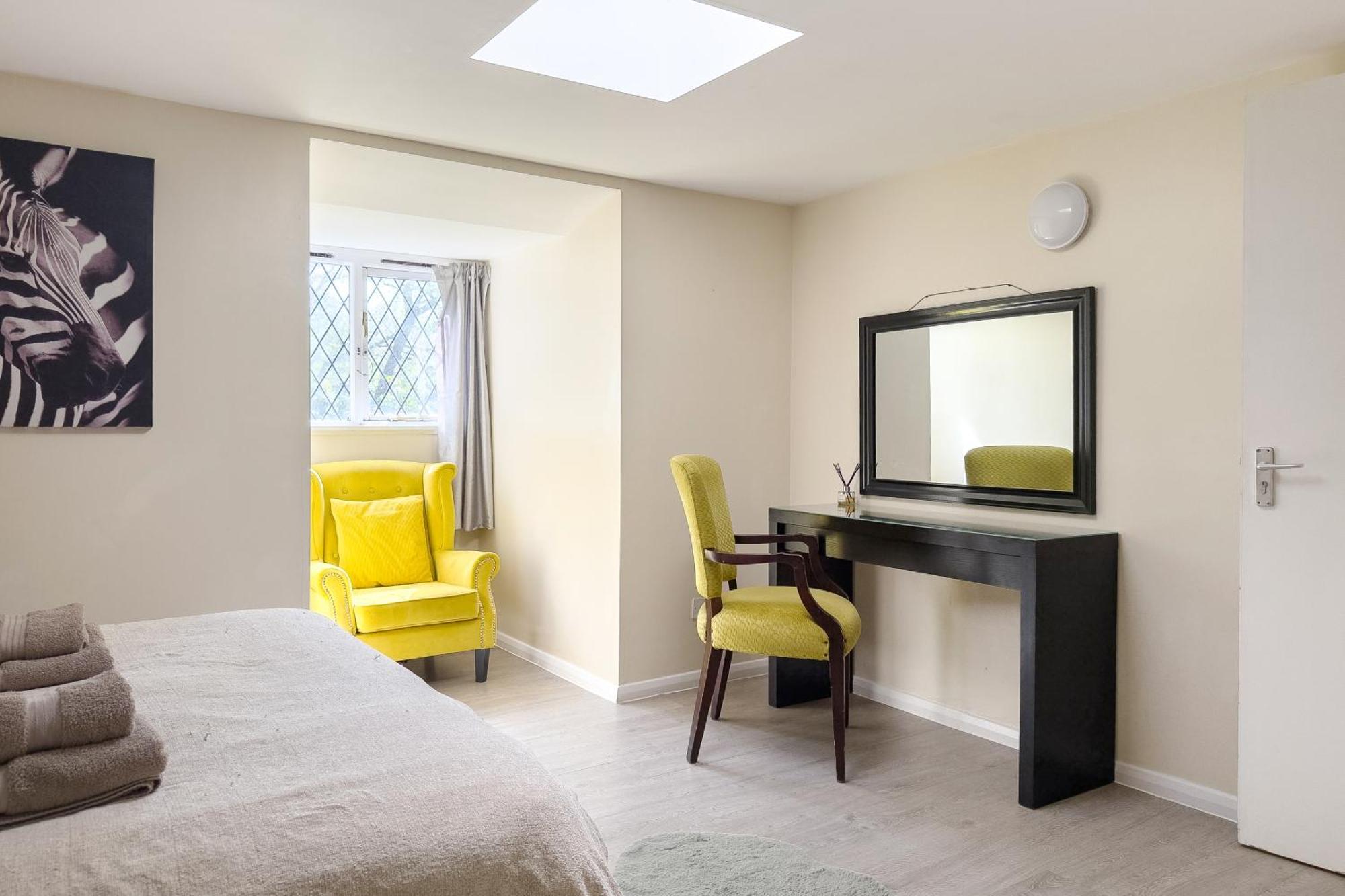 Rural Lodge Stay In Windsor! Hot Tub! Sleeps 20 Bray Exterior photo