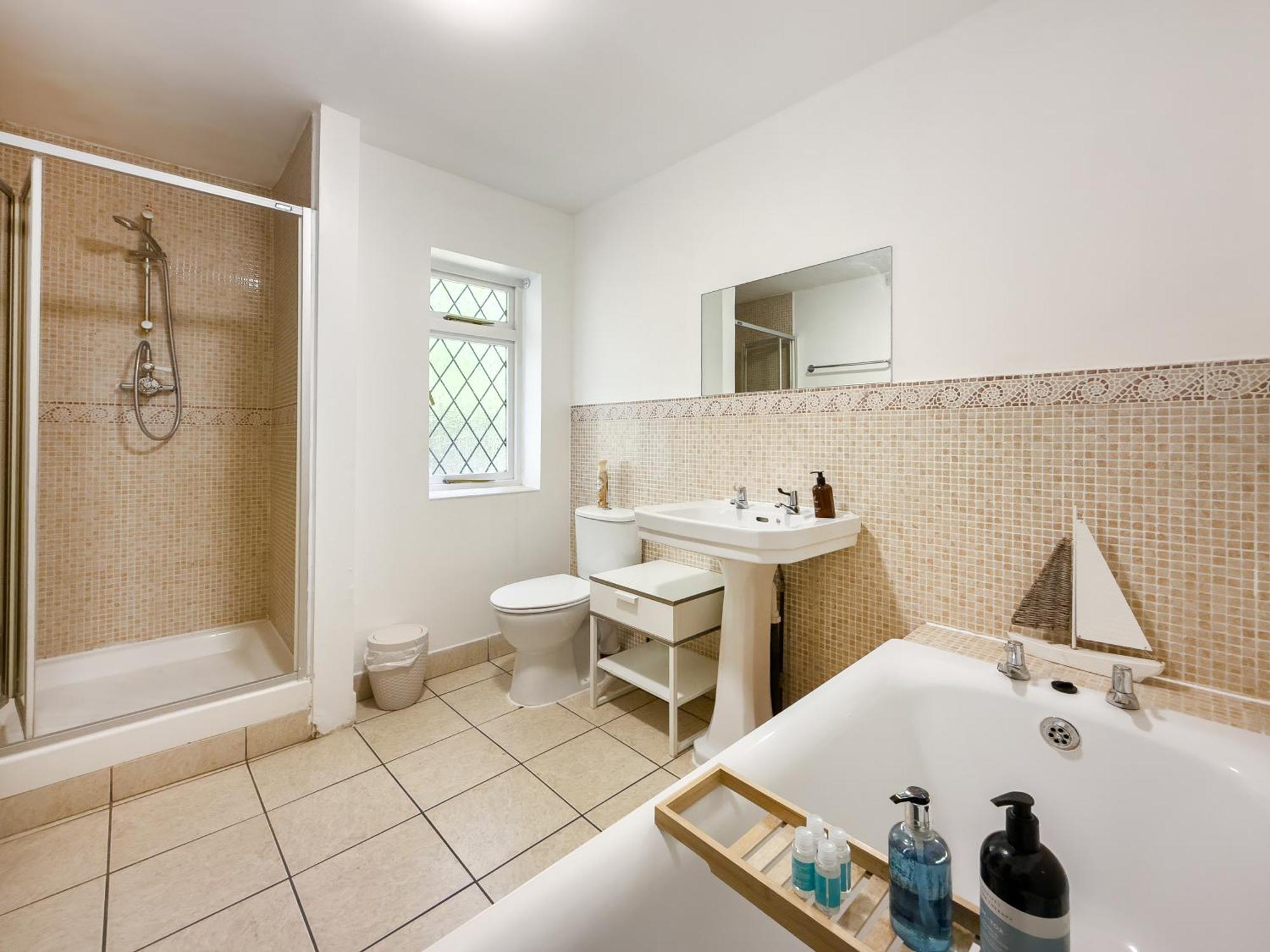 Rural Lodge Stay In Windsor! Hot Tub! Sleeps 20 Bray Exterior photo