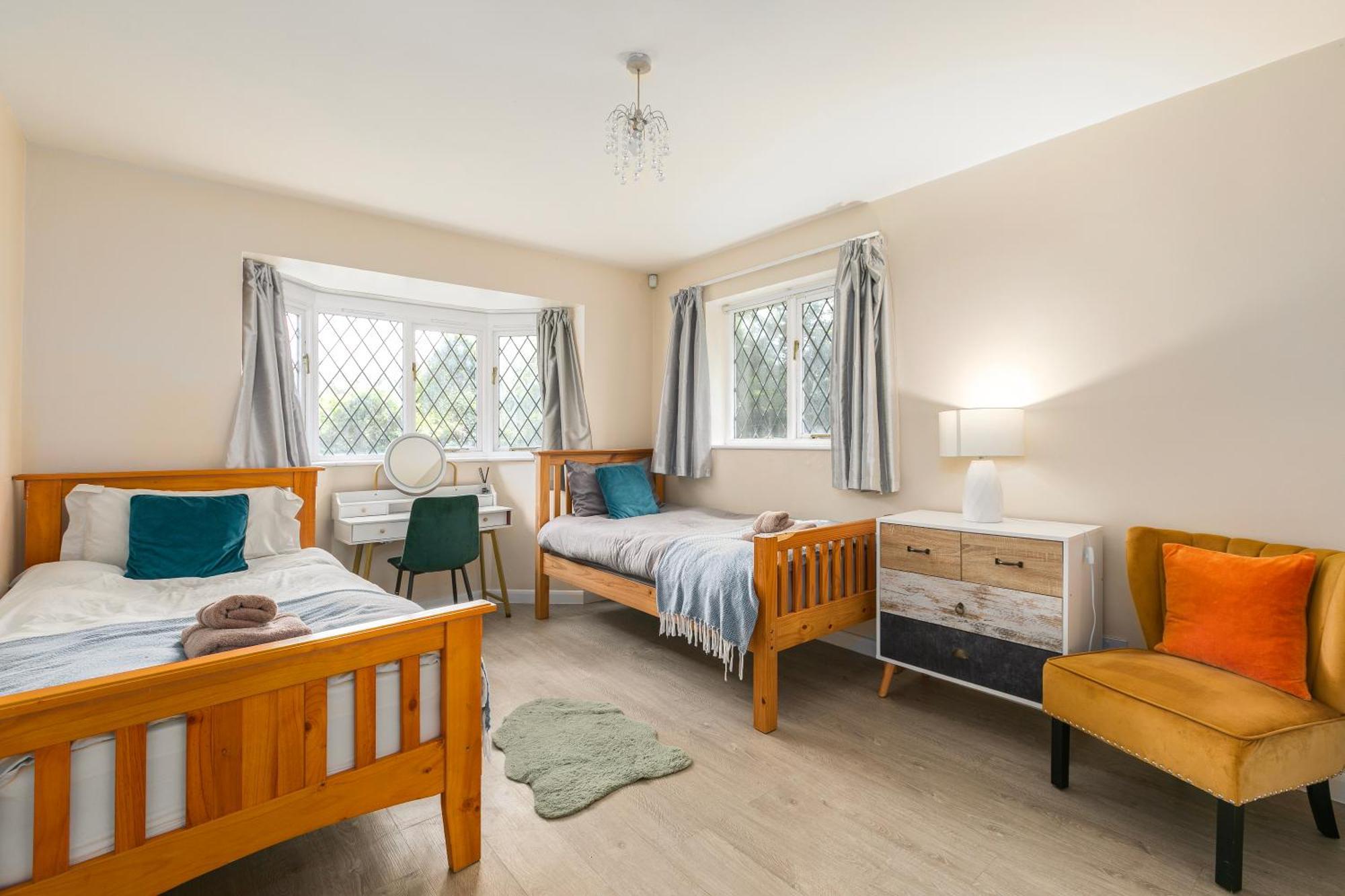 Rural Lodge Stay In Windsor! Hot Tub! Sleeps 20 Bray Exterior photo