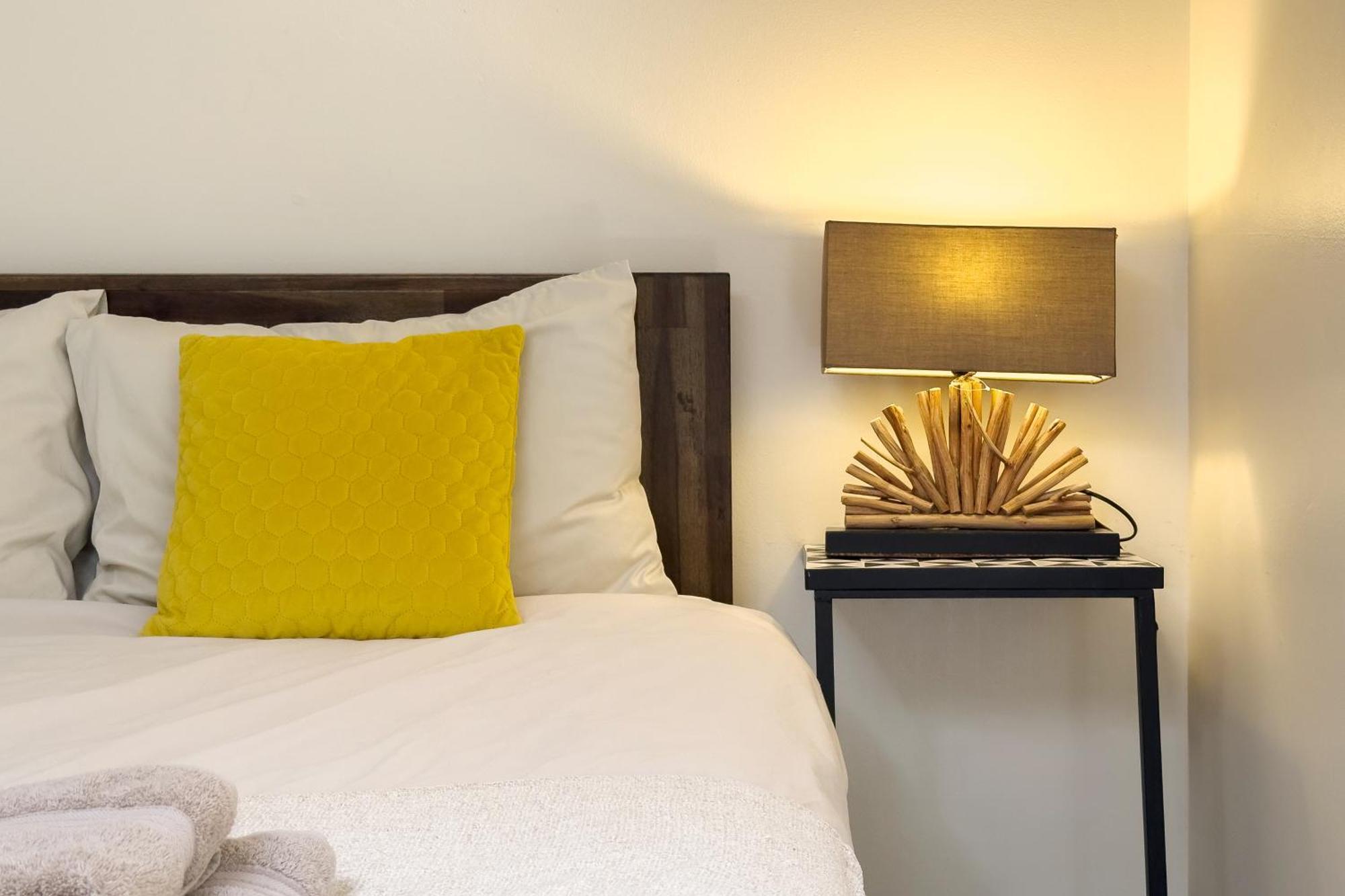 Rural Lodge Stay In Windsor! Hot Tub! Sleeps 20 Bray Exterior photo