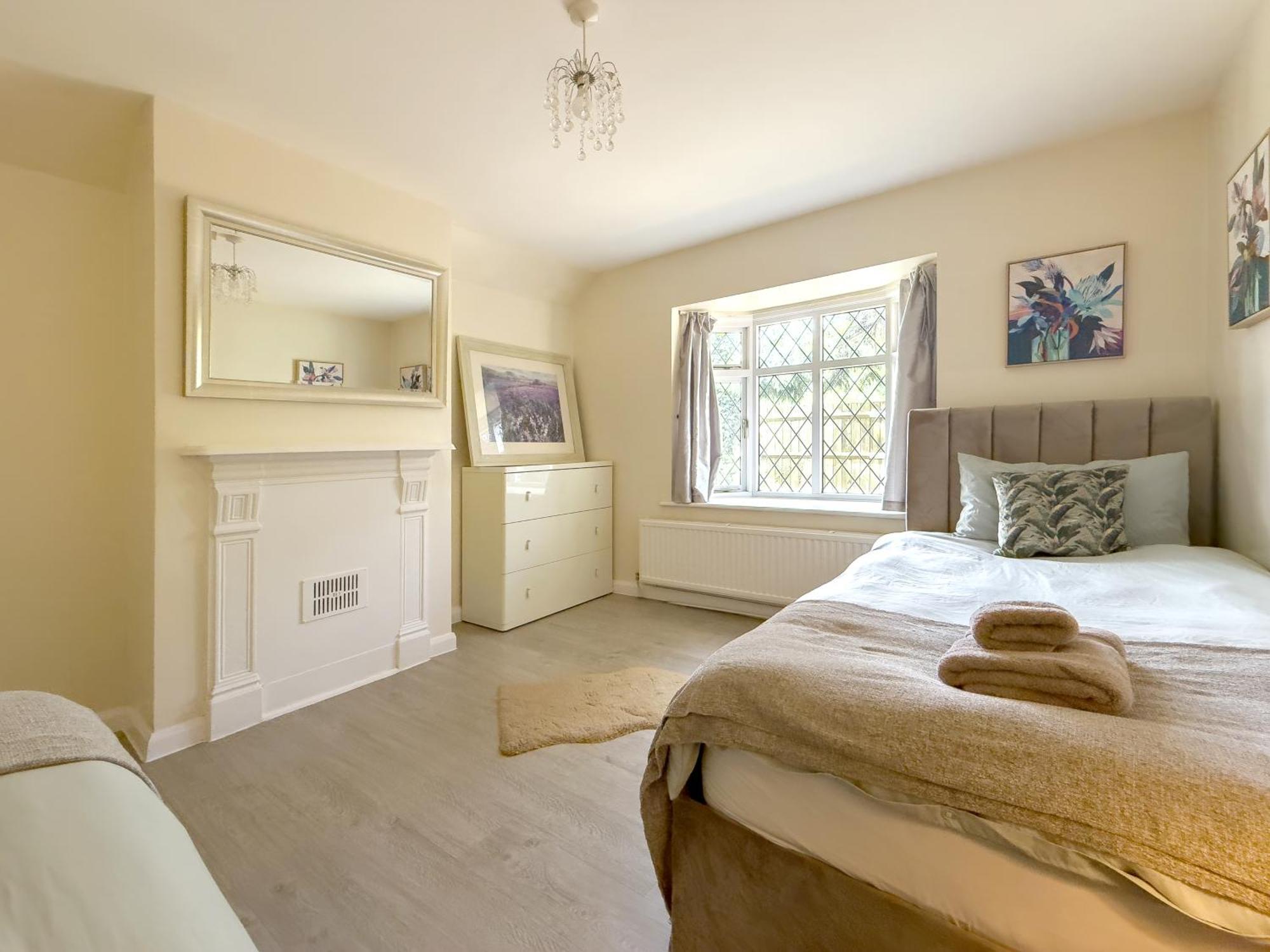 Rural Lodge Stay In Windsor! Hot Tub! Sleeps 20 Bray Exterior photo