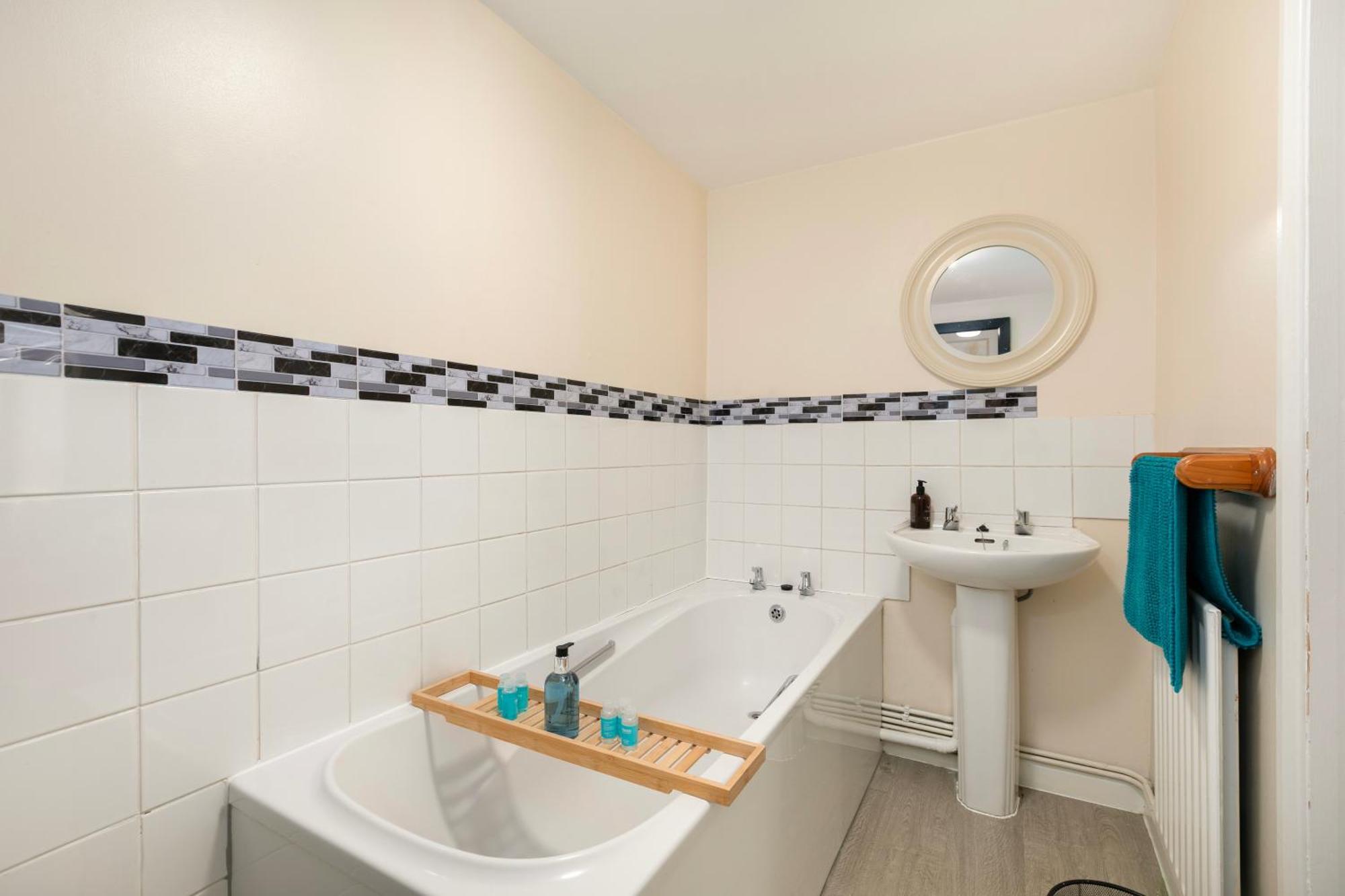Rural Lodge Stay In Windsor! Hot Tub! Sleeps 20 Bray Exterior photo