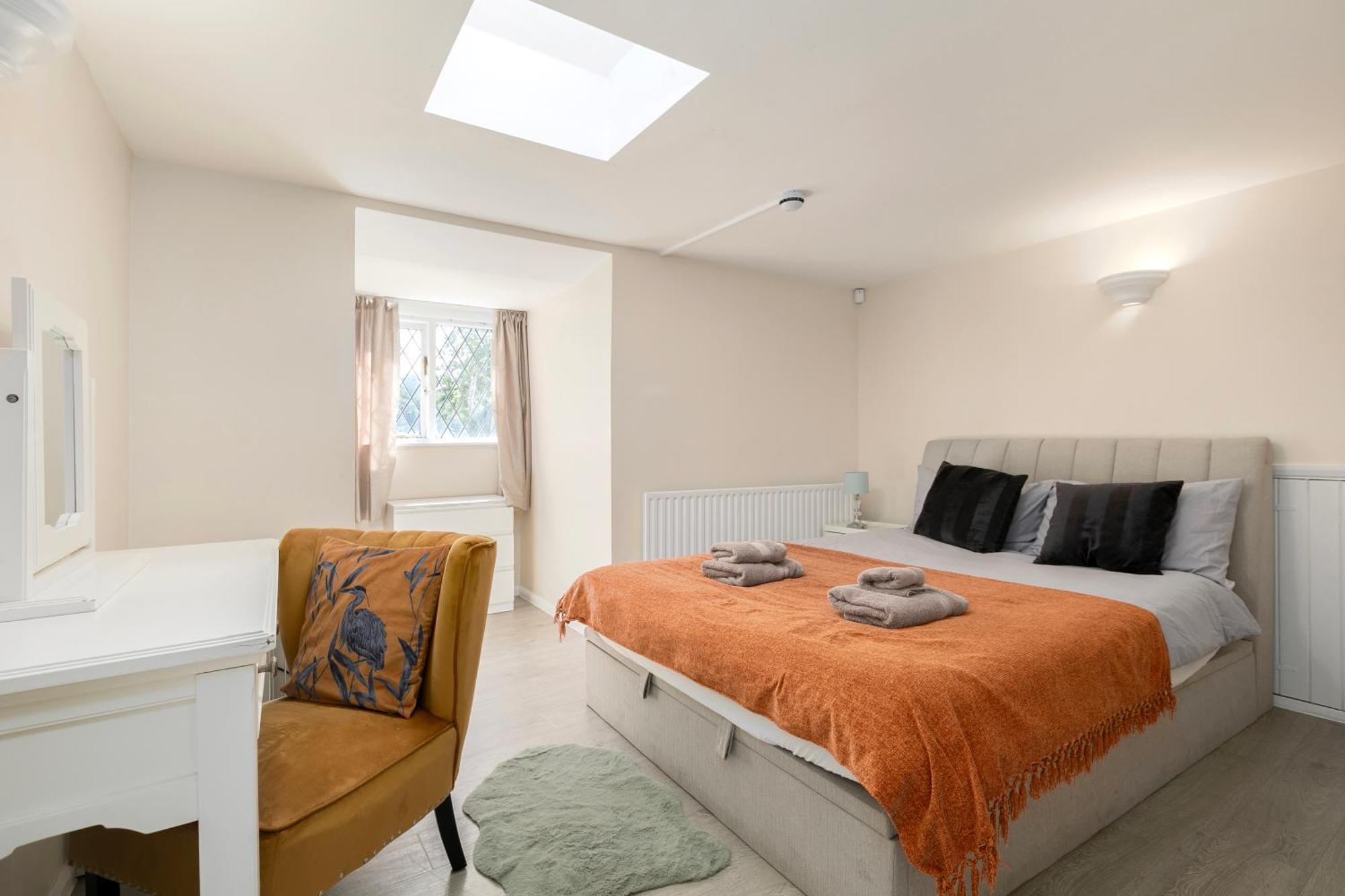 Rural Lodge Stay In Windsor! Hot Tub! Sleeps 20 Bray Exterior photo