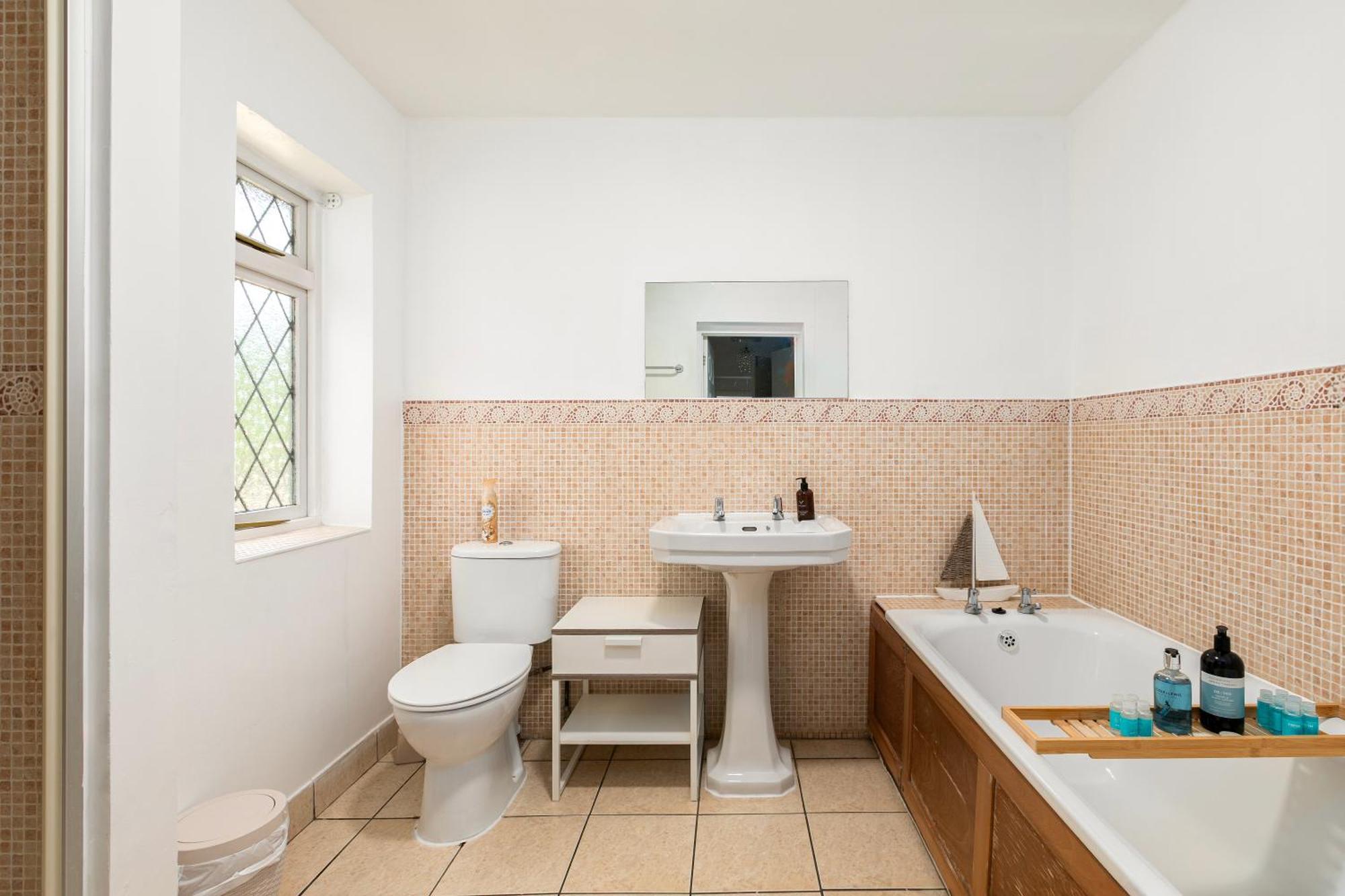 Rural Lodge Stay In Windsor! Hot Tub! Sleeps 20 Bray Exterior photo