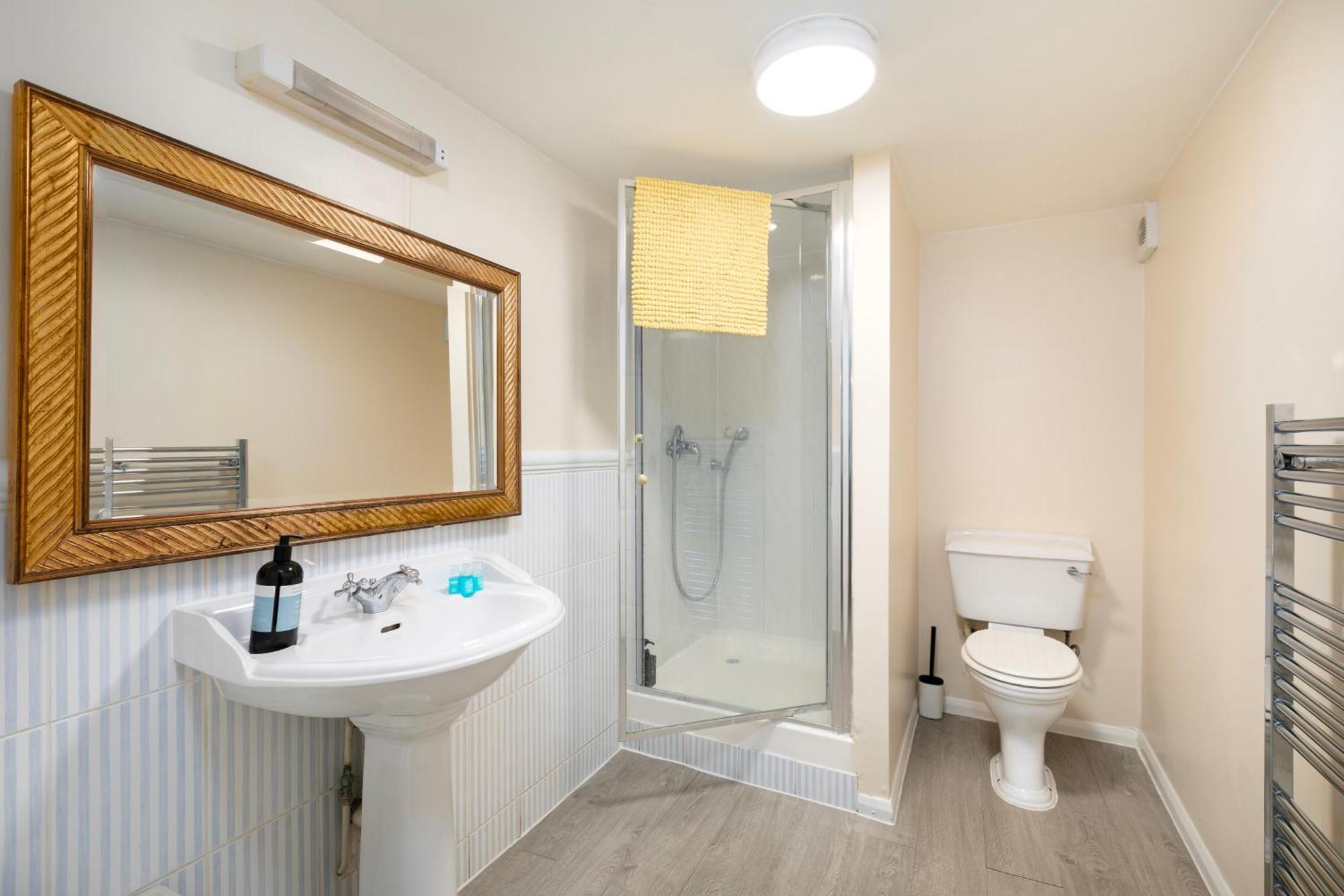 Rural Lodge Stay In Windsor! Hot Tub! Sleeps 20 Bray Exterior photo