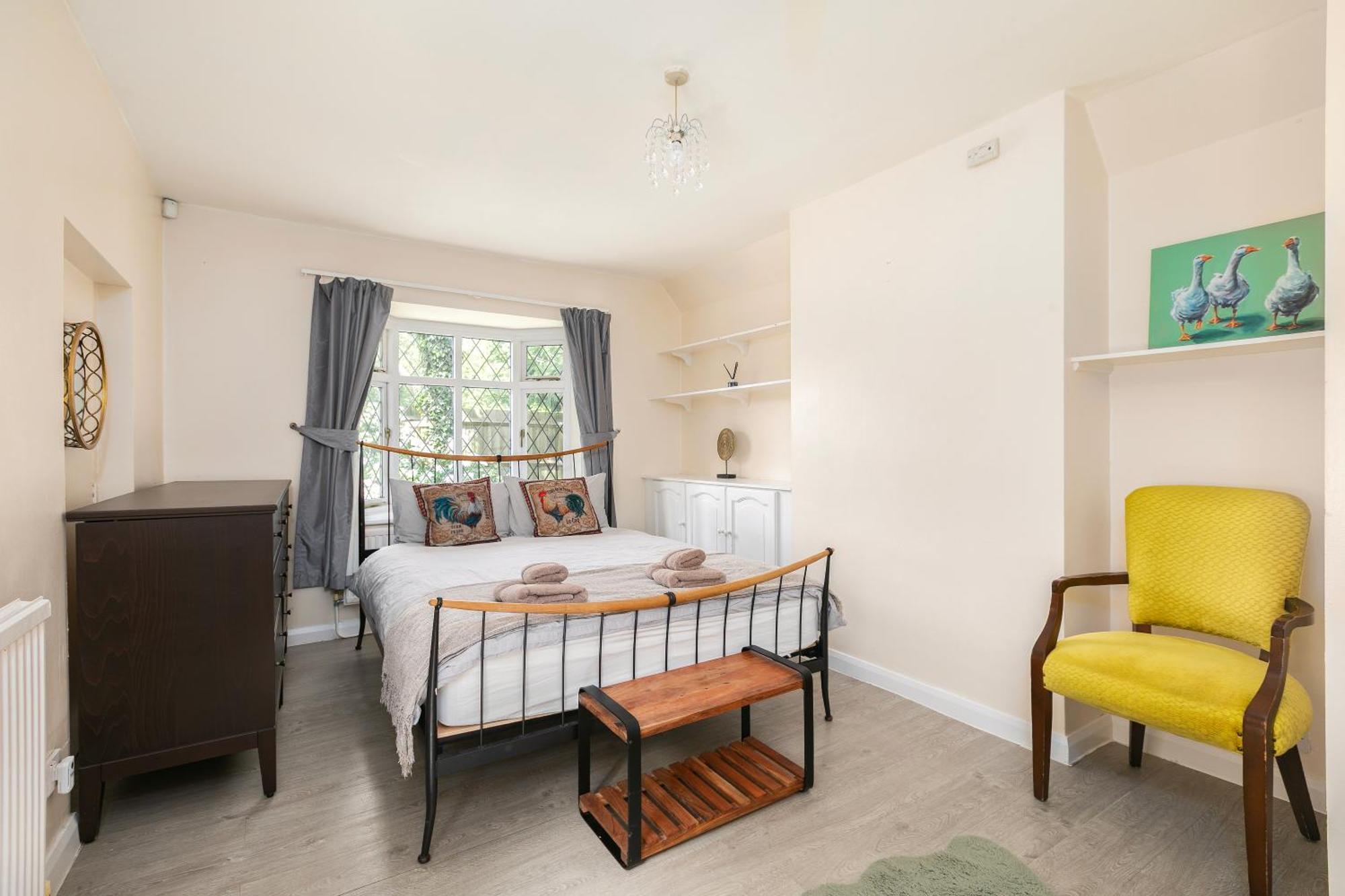 Rural Lodge Stay In Windsor! Hot Tub! Sleeps 20 Bray Exterior photo