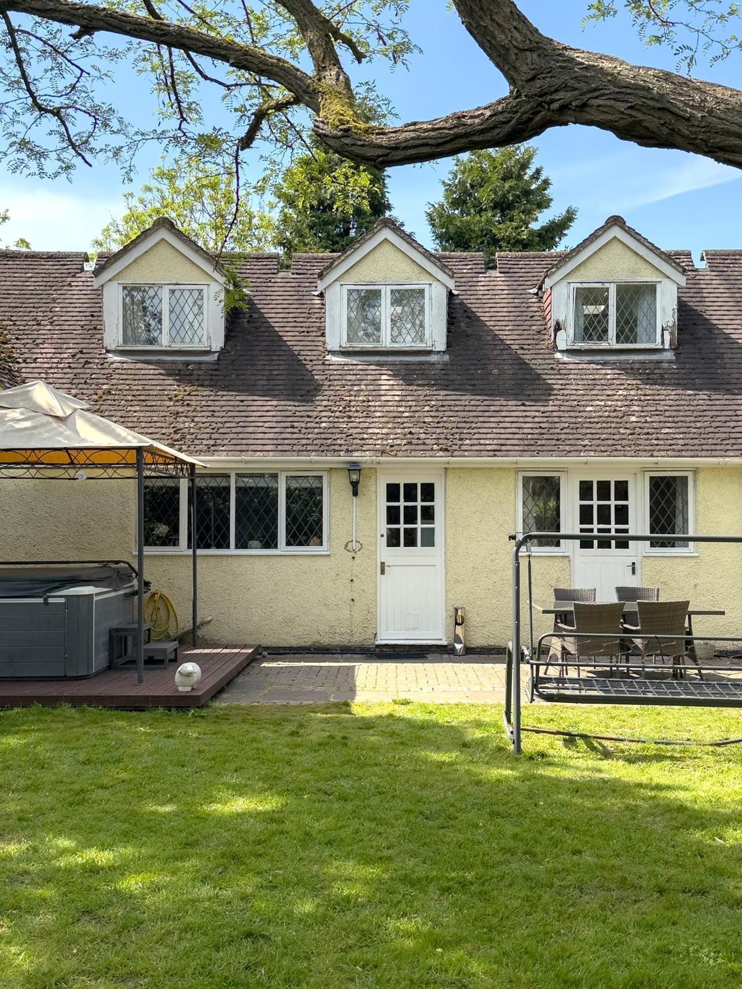 Rural Lodge Stay In Windsor! Hot Tub! Sleeps 20 Bray Exterior photo