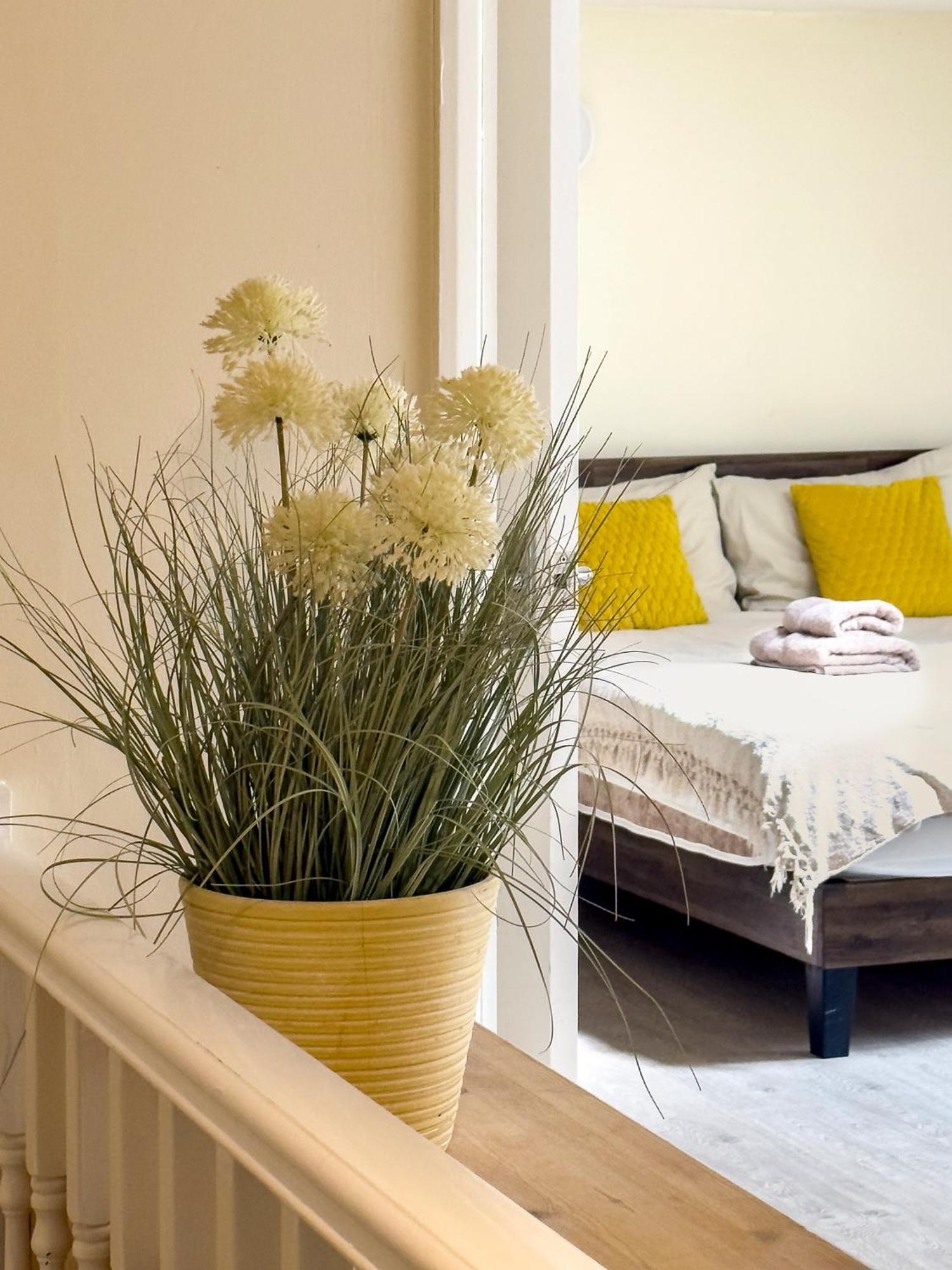 Rural Lodge Stay In Windsor! Hot Tub! Sleeps 20 Bray Exterior photo