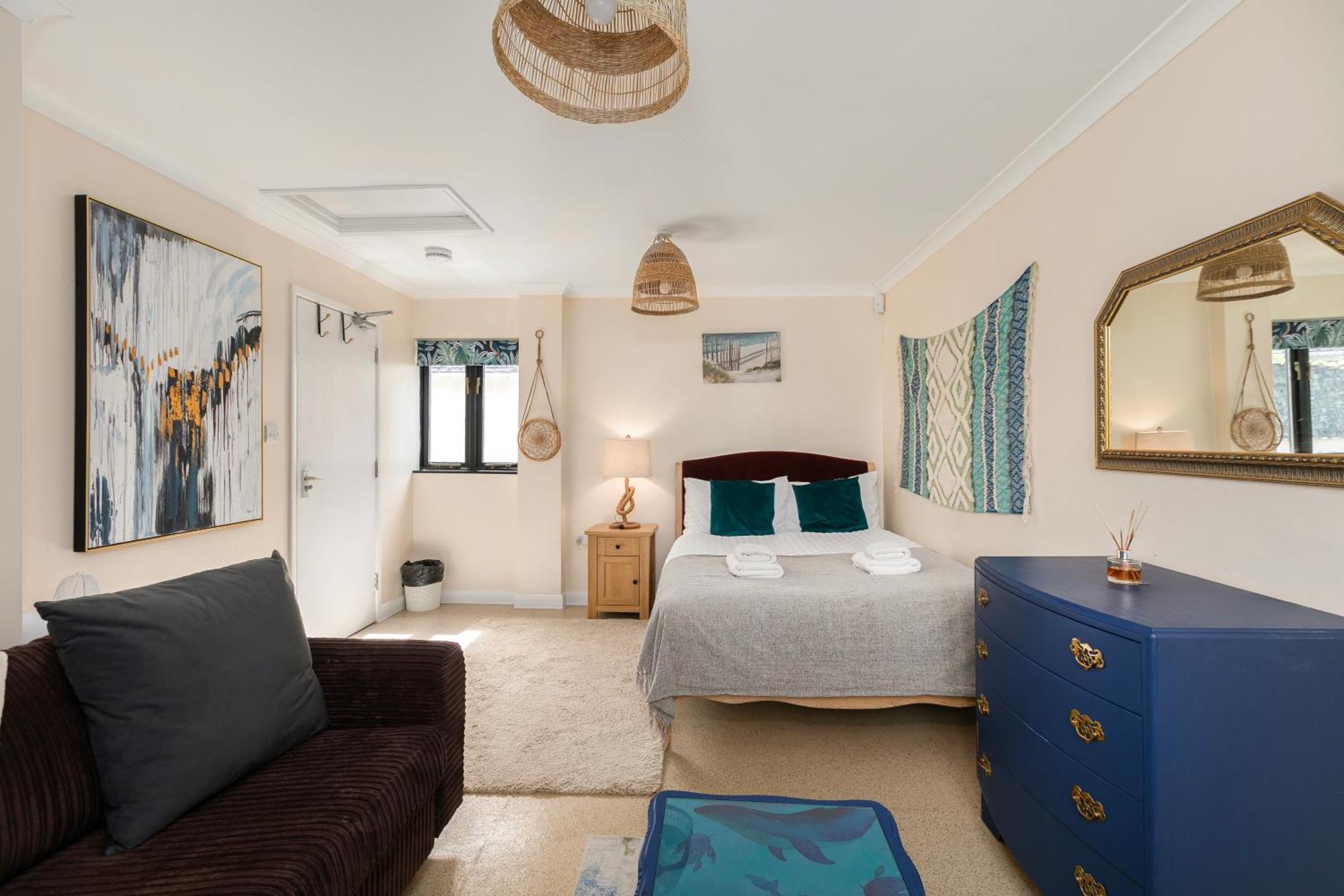 Rural Lodge Stay In Windsor! Hot Tub! Sleeps 20 Bray Exterior photo