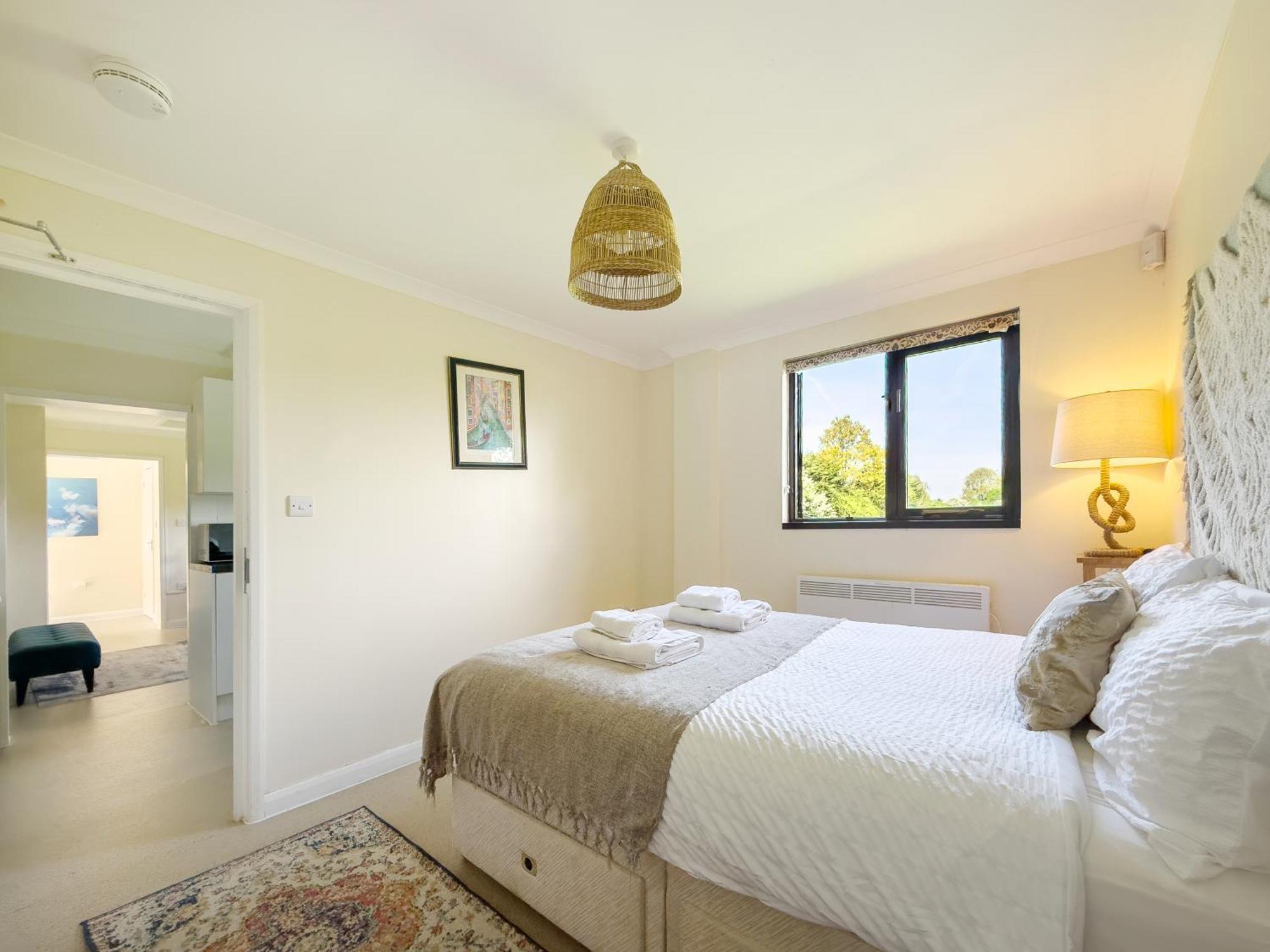 Rural Lodge Stay In Windsor! Hot Tub! Sleeps 20 Bray Exterior photo