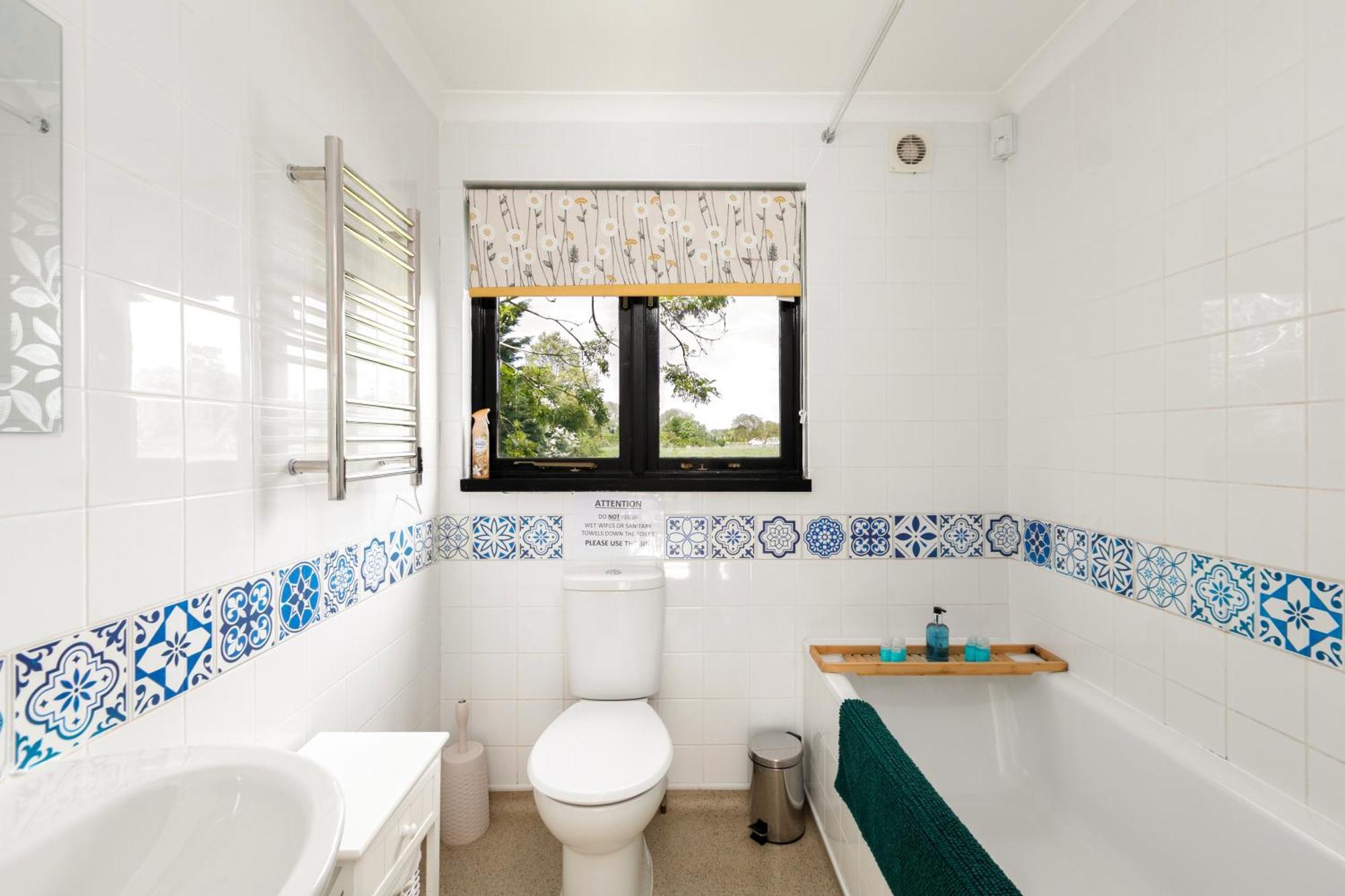 Rural Lodge Stay In Windsor! Hot Tub! Sleeps 20 Bray Exterior photo