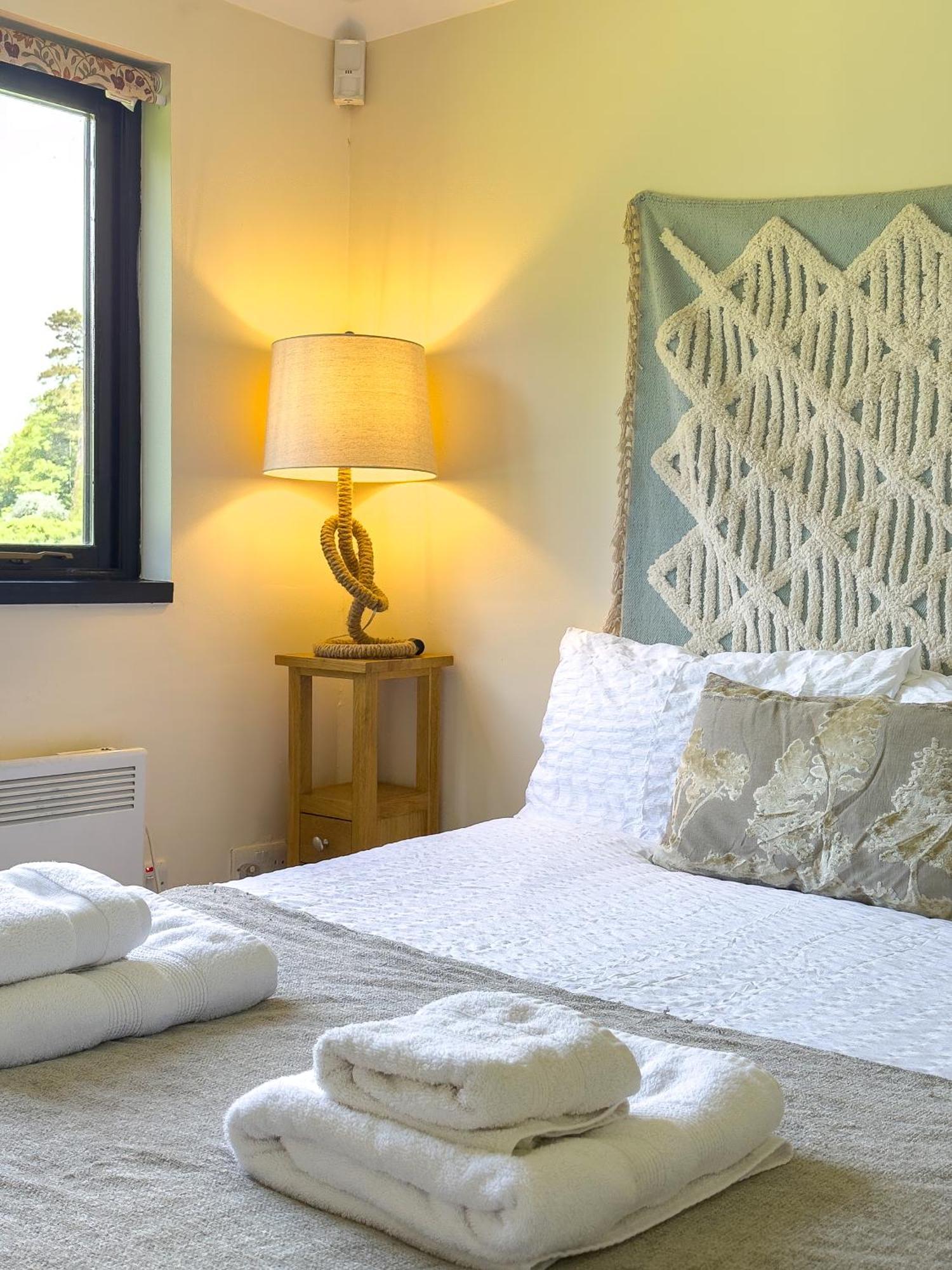 Rural Lodge Stay In Windsor! Hot Tub! Sleeps 20 Bray Exterior photo