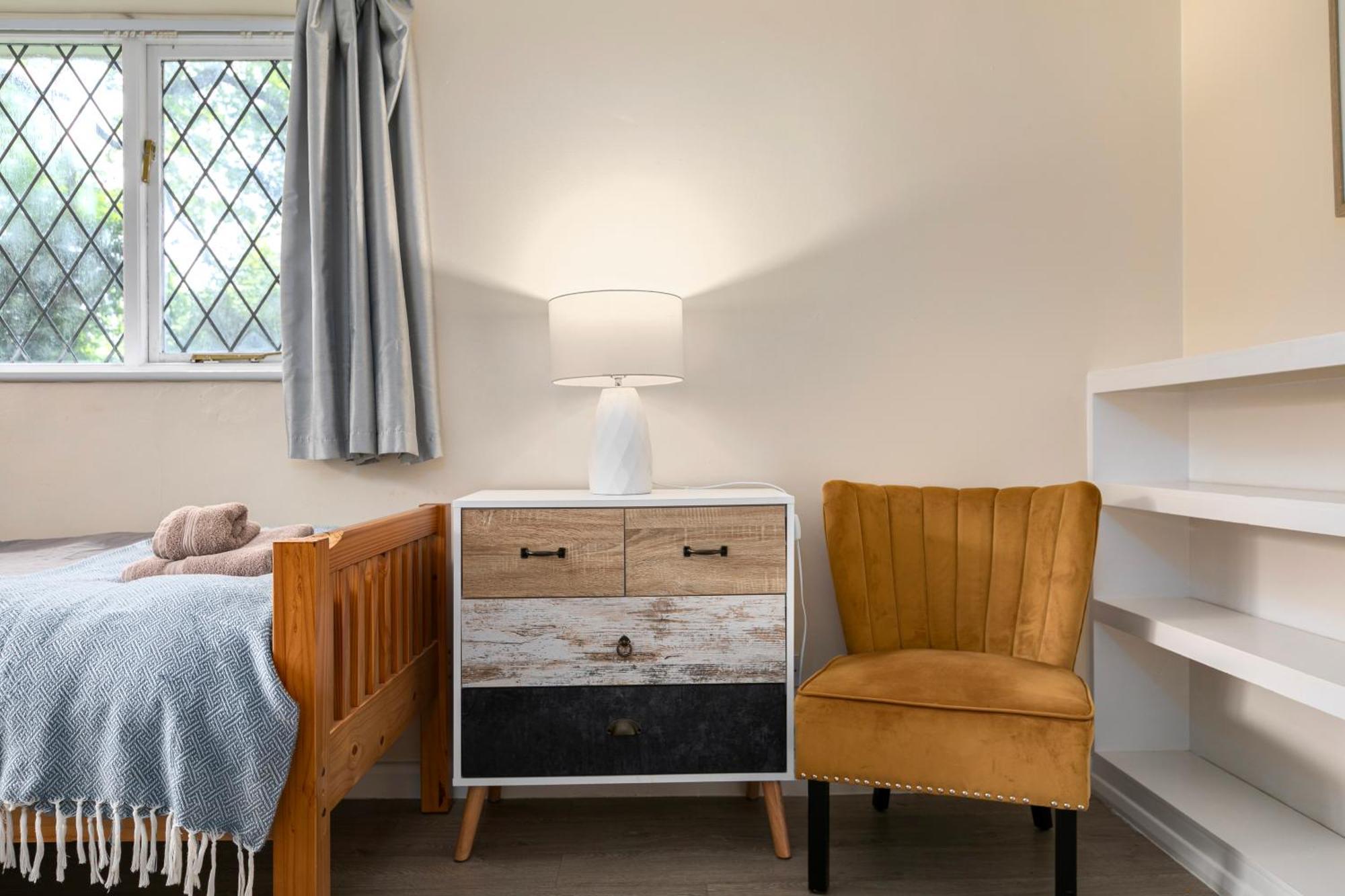 Rural Lodge Stay In Windsor! Hot Tub! Sleeps 20 Bray Exterior photo